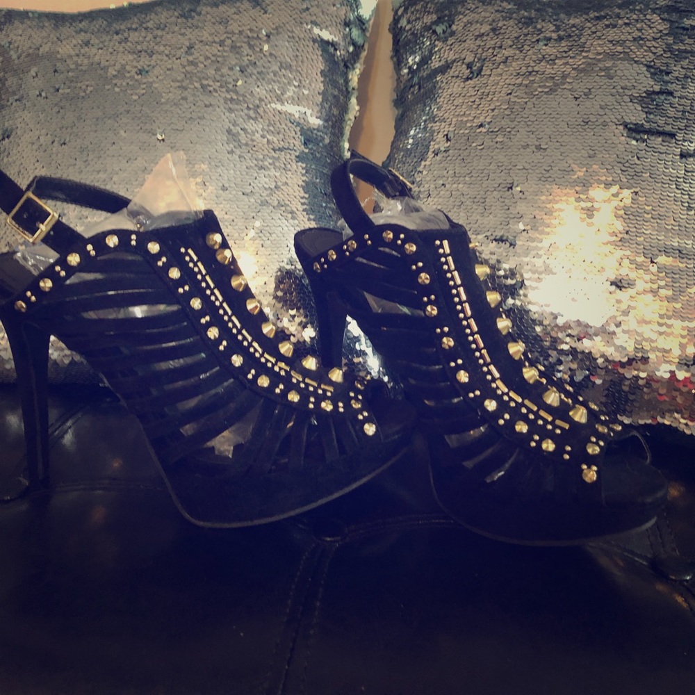 Women’s size 11 heels